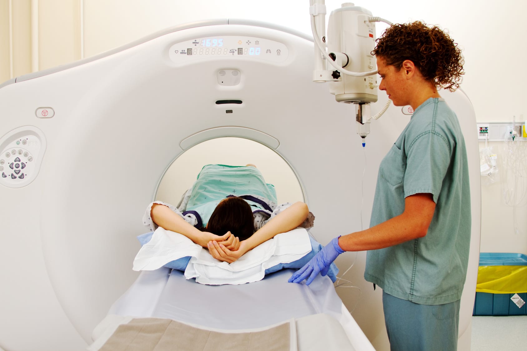 DEXA body fat percentage test technician assisting patient during test