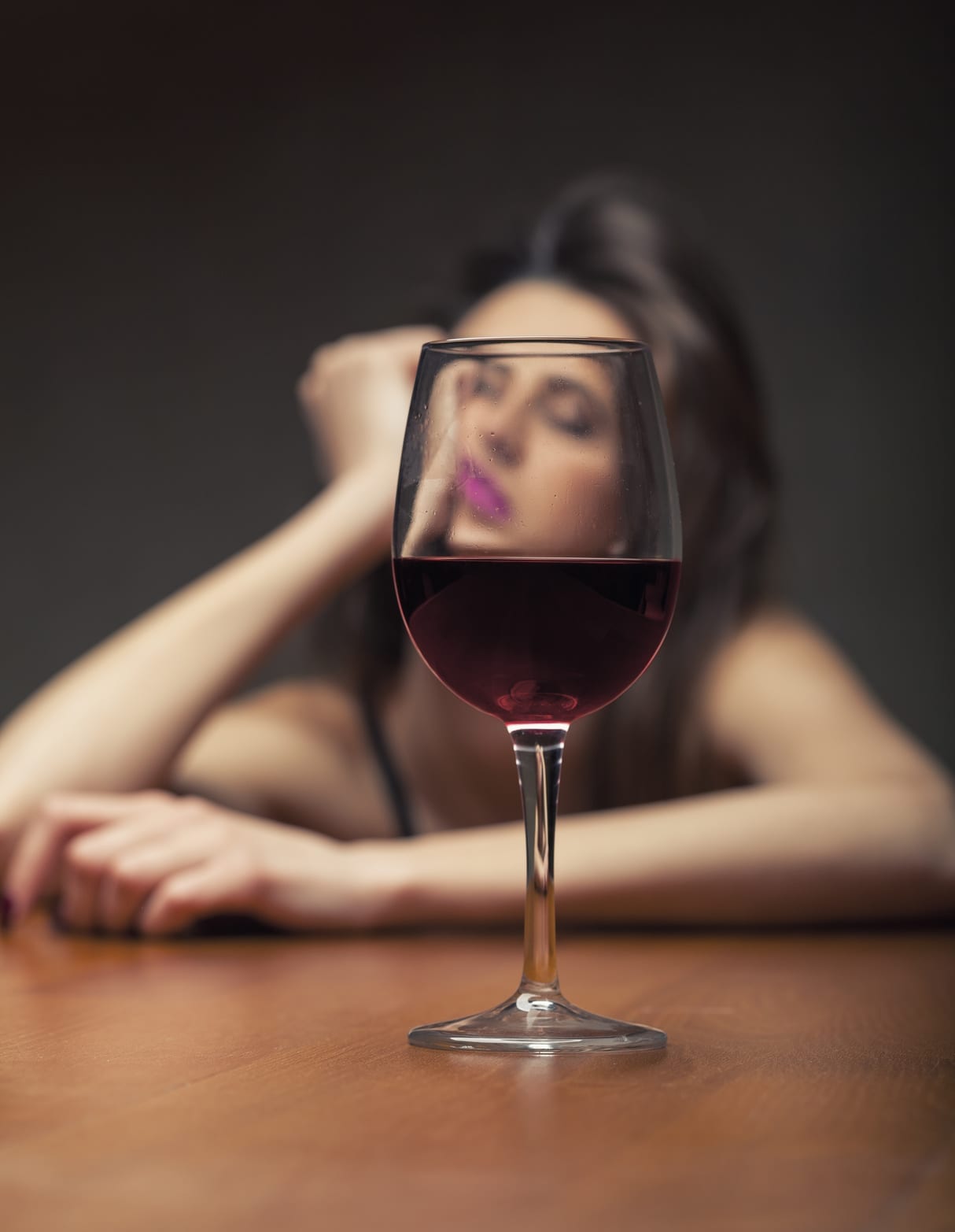 woman refusing a glass of wine for weight loss