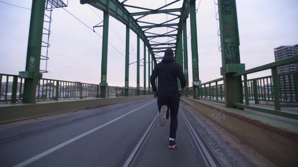 Kevin runs nonstop from Manhattan to Brooklyn